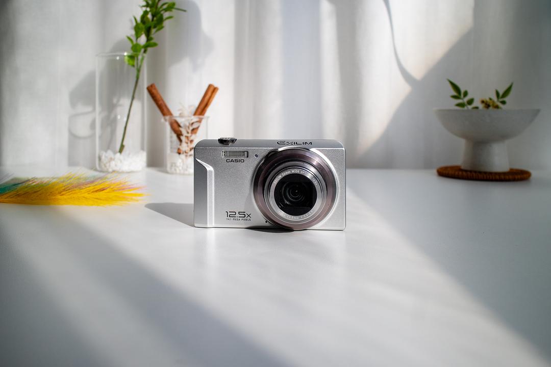 [중고] [Casio] ﻿Casio Exlim Ex-ZS100SR / 맴버쉽카메라 / 디지털 카메라  /  카시오  / 빈티지 카메라 / 빈티지 디지털 카메라 /