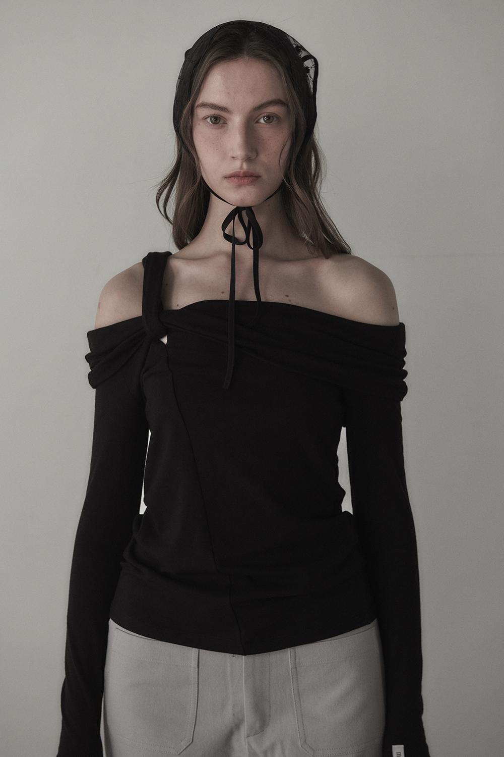 Daphnē Draped off-shoulder T-shirt - Black