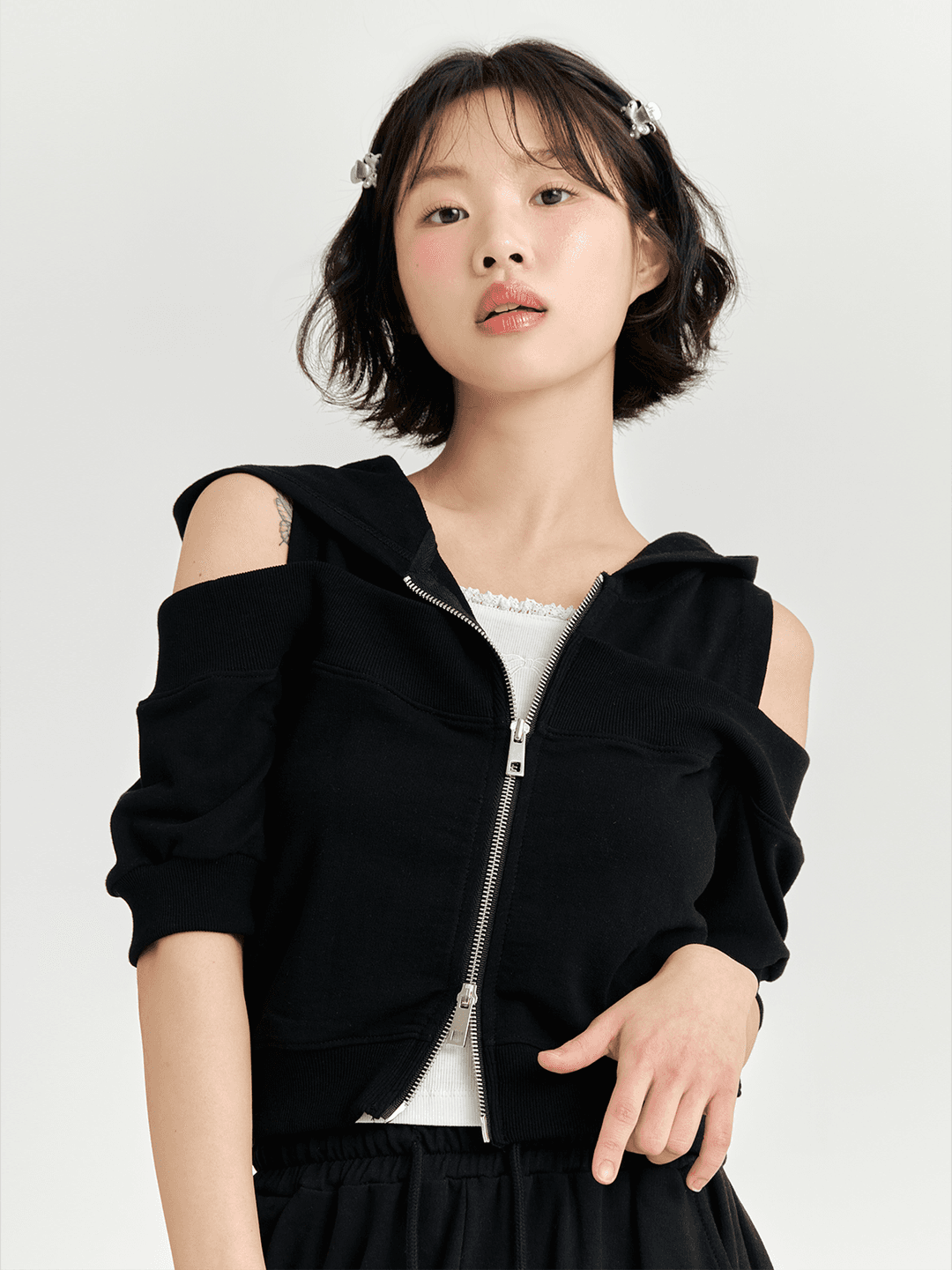 OFFSHOULDER HOOD ZIP UP - BLACK / 1차 5월 23일 순차 배송