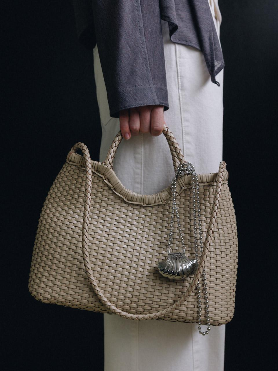 [5/15 예약배송]Courbe Shoulder Medium FA6SB374-97