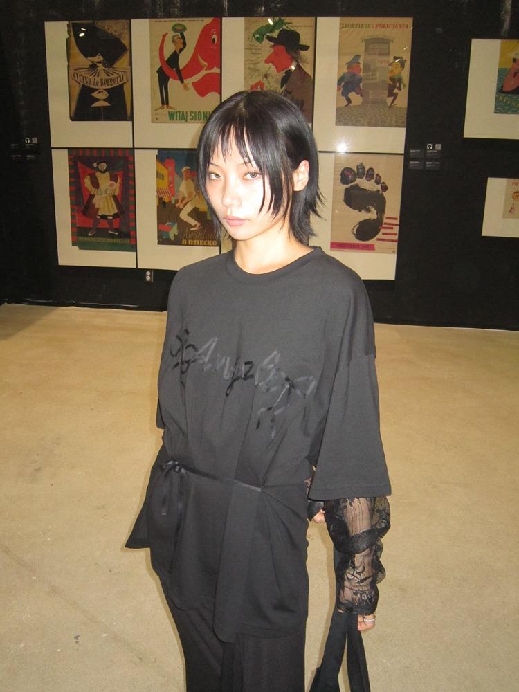 Layered loose-fit T-shirt (레이어드 루즈핏 티셔츠)