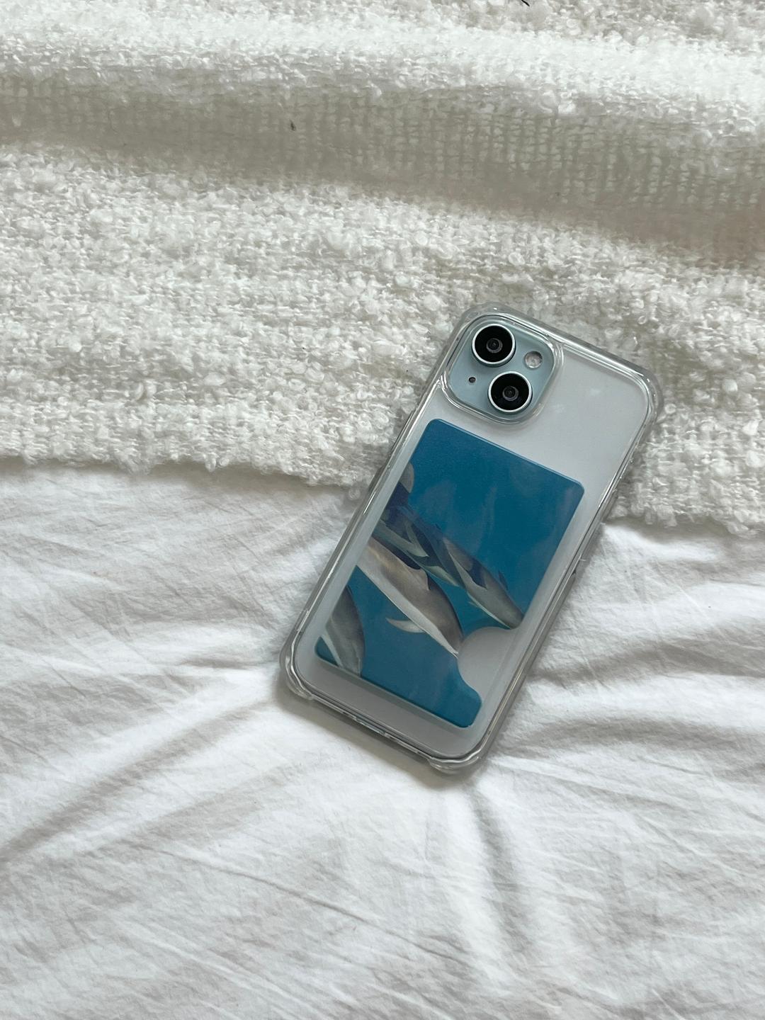 swimmers in the sea magsafe cardslot