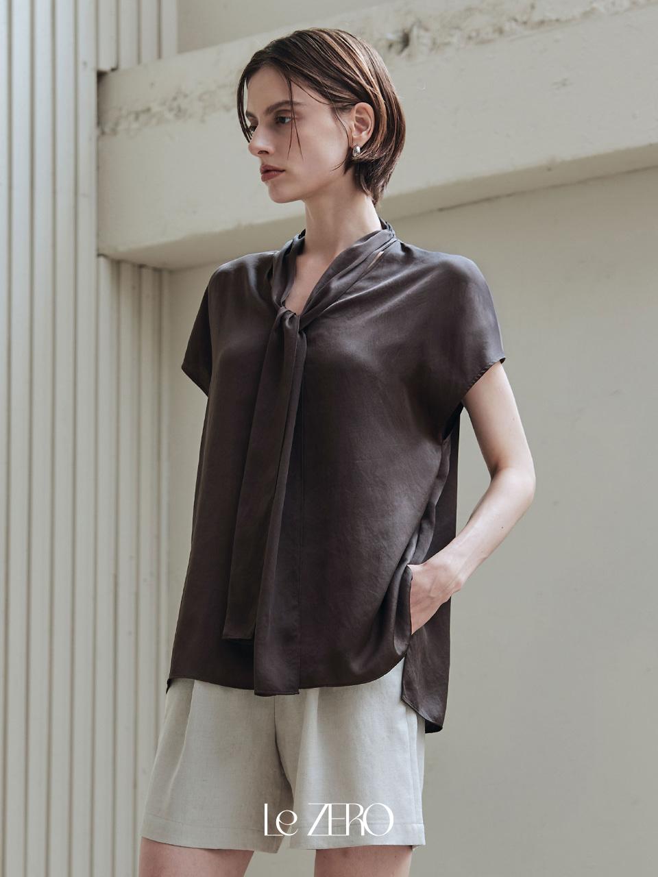 르제로 글로우 타이 블라우스 / 플럼 브라운