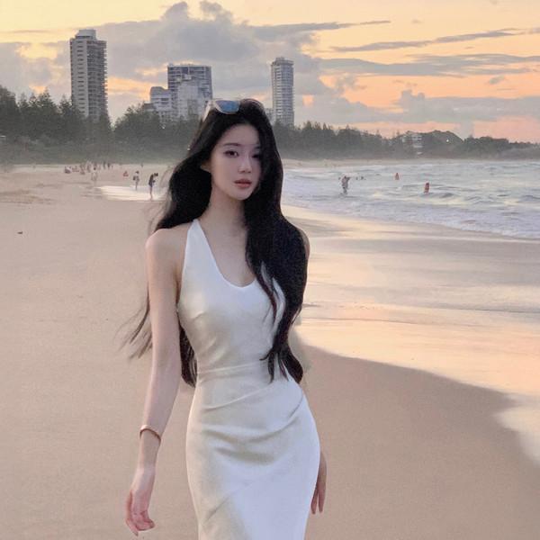 루네트 홀터 새틴 드레스 (2colors)