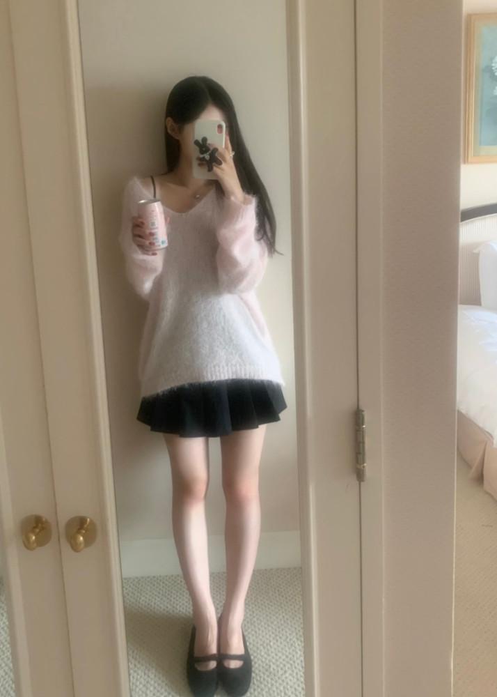 White peach 브이넥 니트🍑🩰