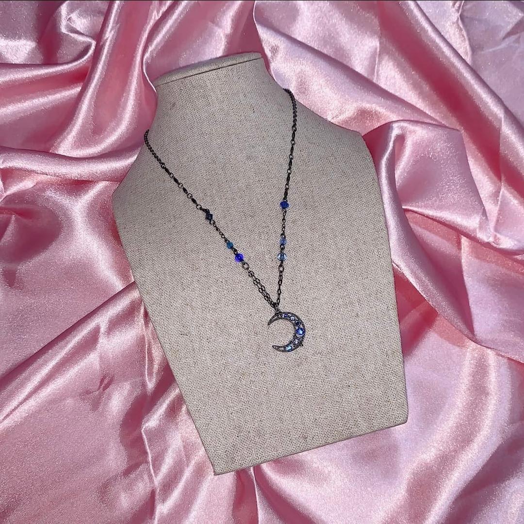 안나수이 달 목걸이  | 후루츠패밀리