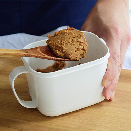화이트 손잡이 저장 용기 2 size 반찬통 소분 냉장고 정리