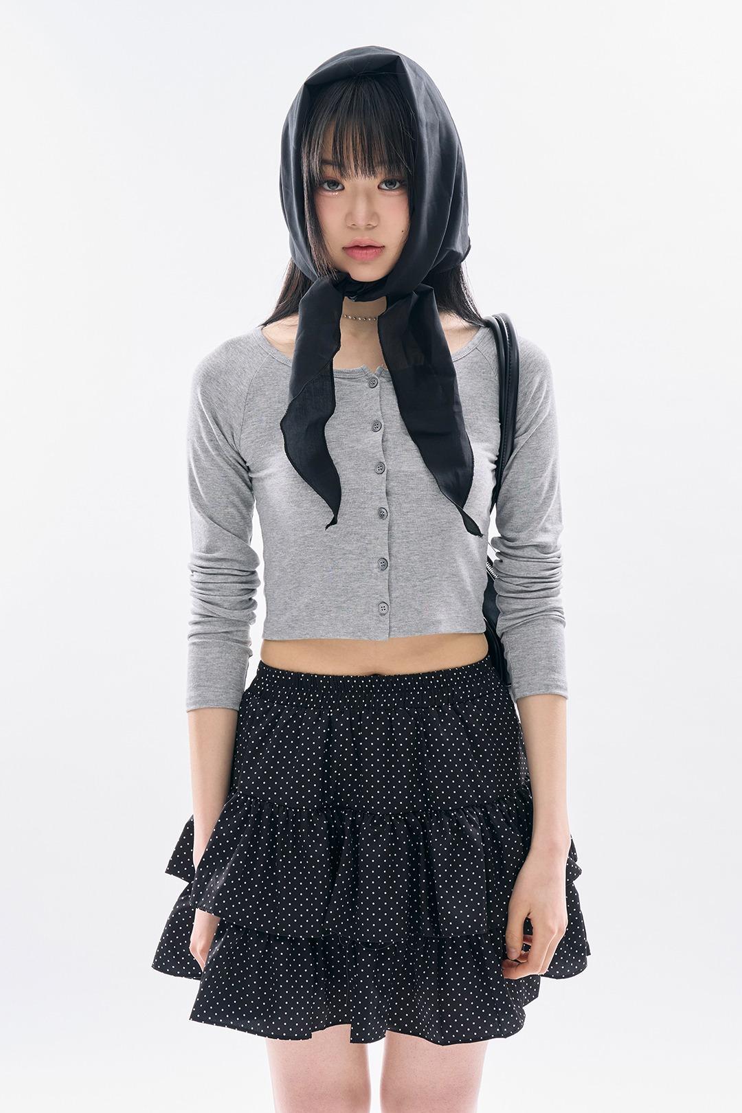 로릭 크롭 버튼 티