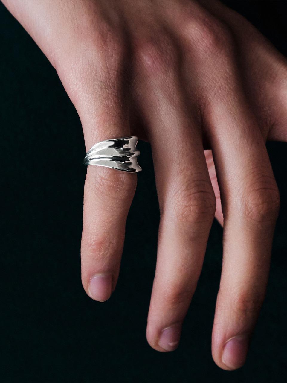 NP032 Bold Wavy Open Pinky Ring