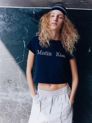 [EXCLUSIVE] MATIN KIM LOGO SILKET CROP TOP IN NAVY