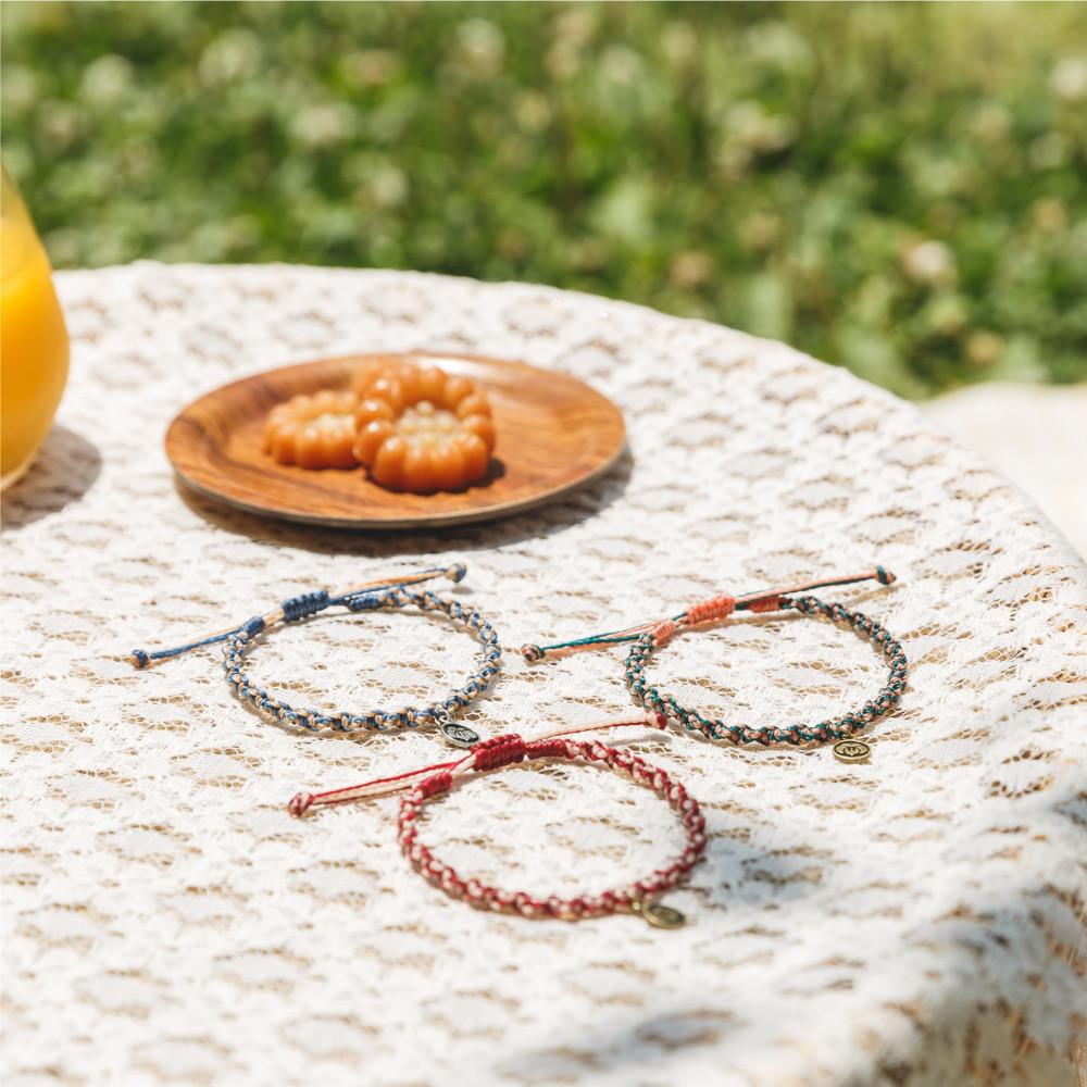 꽈배기 팔찌, 할머니 일자리 선물 / 기부 팔찌