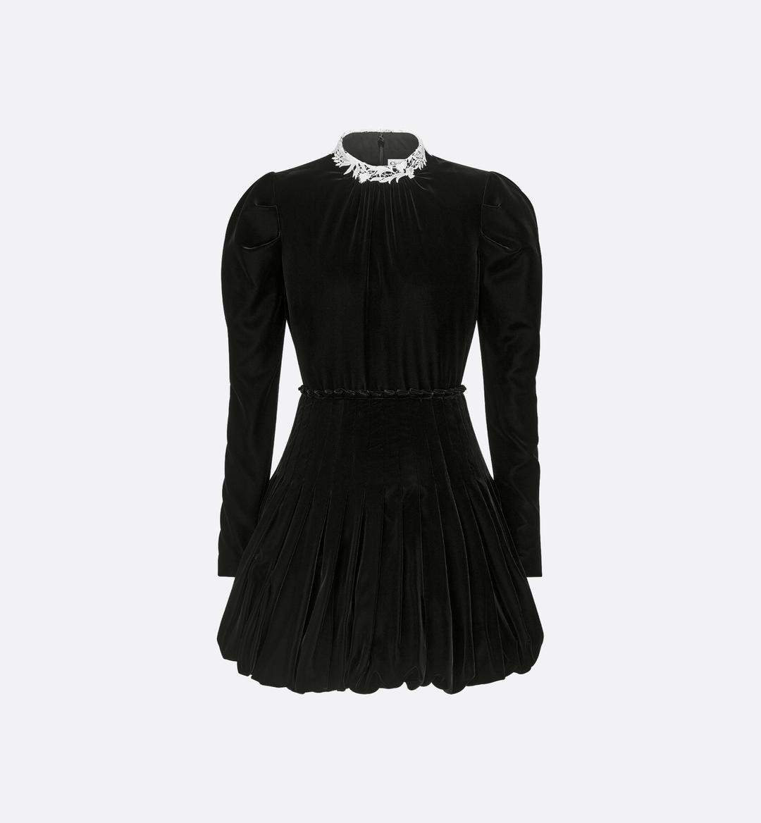 Robe courte évasée