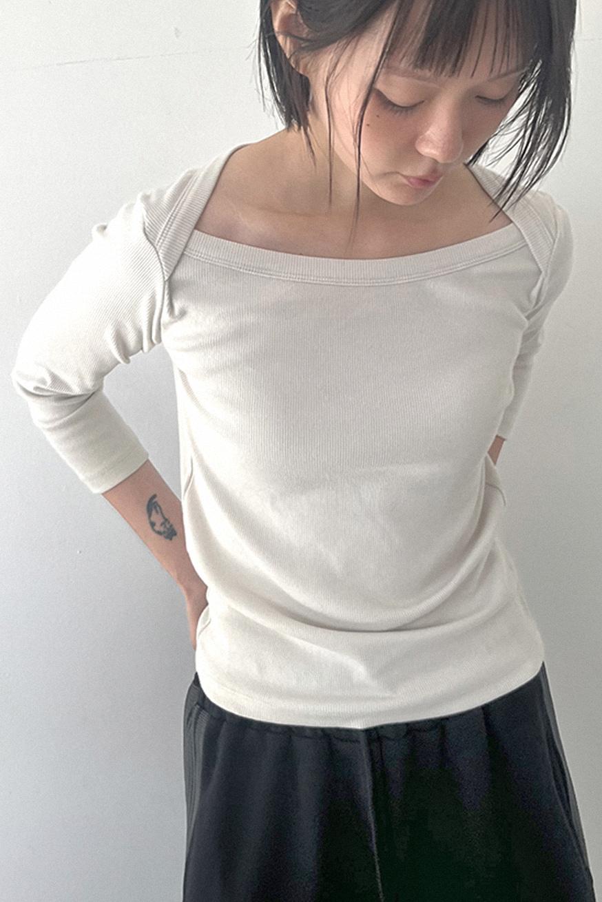 LAP NECK RIBBED TEE