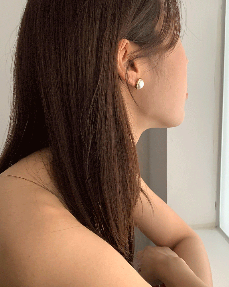 E. 메인 진주 이어링