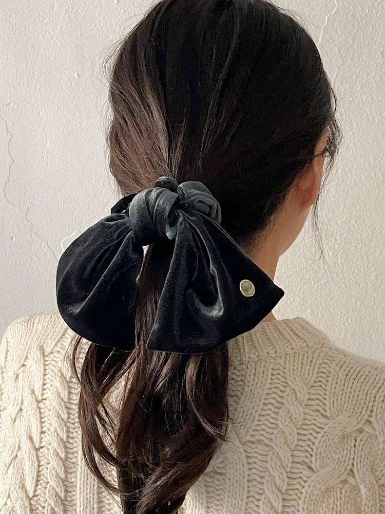 Vintage Mood Cameo Velvet Ruffle Scrunchie [딥그린]