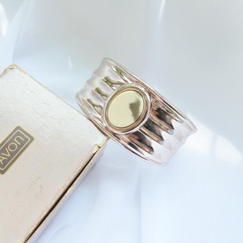 1988 AVON stonescape bracelet