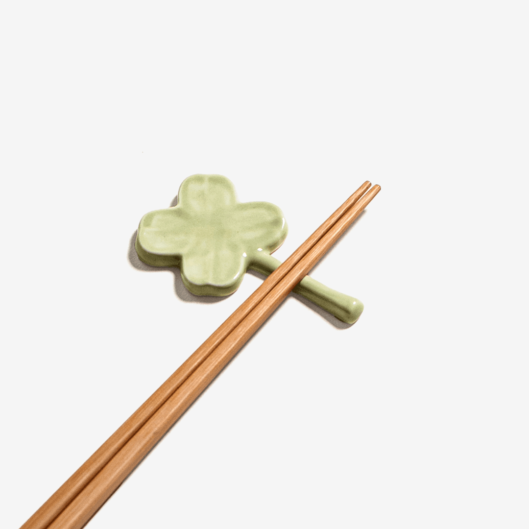네잎클로버 수저 받침