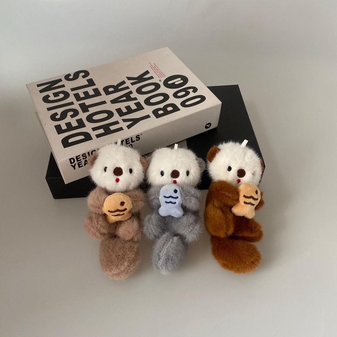 bookaz 물고기를 든 수달 키링 키홀더 미니 인형 가방 열쇠 고리