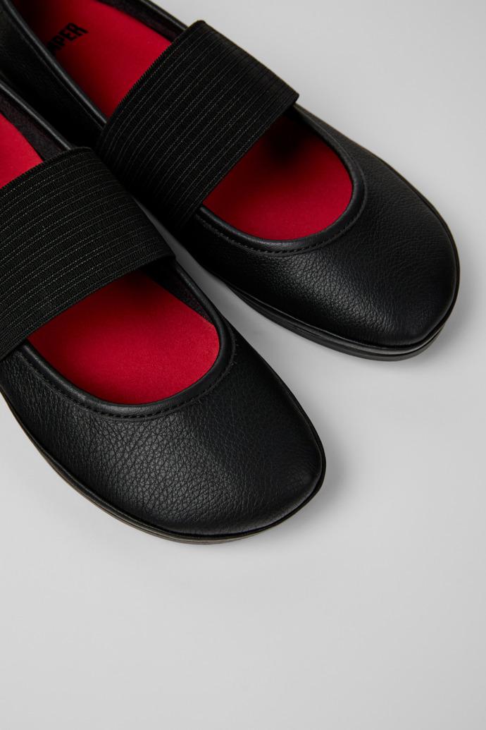 여성용 블랙 컬러 가죽 소재 발레리나 슈즈