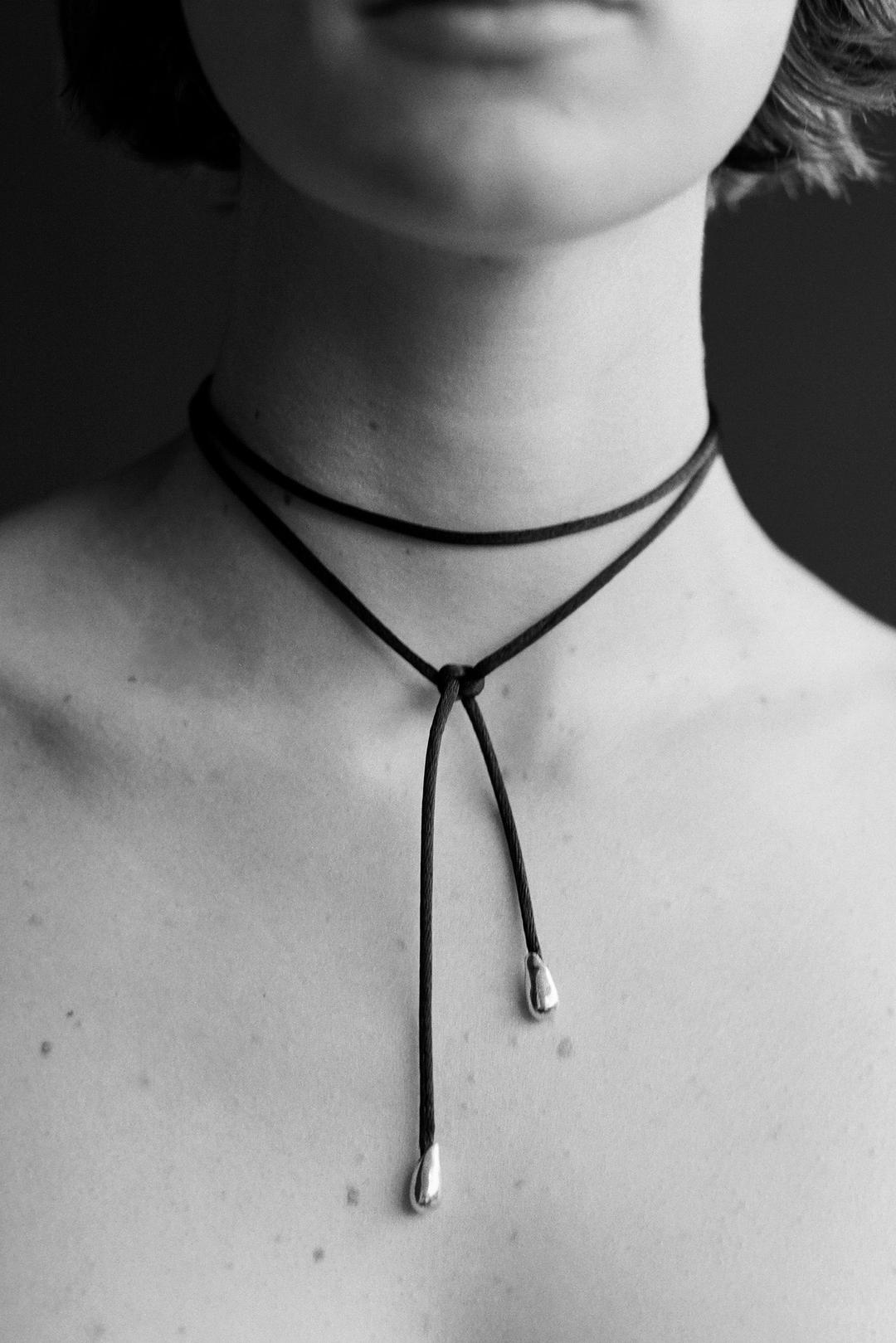 ELEGANT SHOELACE CHOKER - Black
