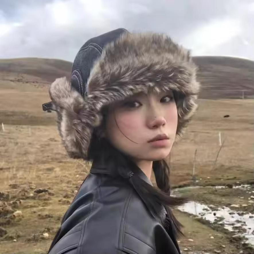 한국어 버전 남성과 여성을위한 레트로 플러시 파일럿 폭격기 모자 Ins 2023 겨울 두꺼운 따뜻한 PPU 가죽 방풍 스키 모자