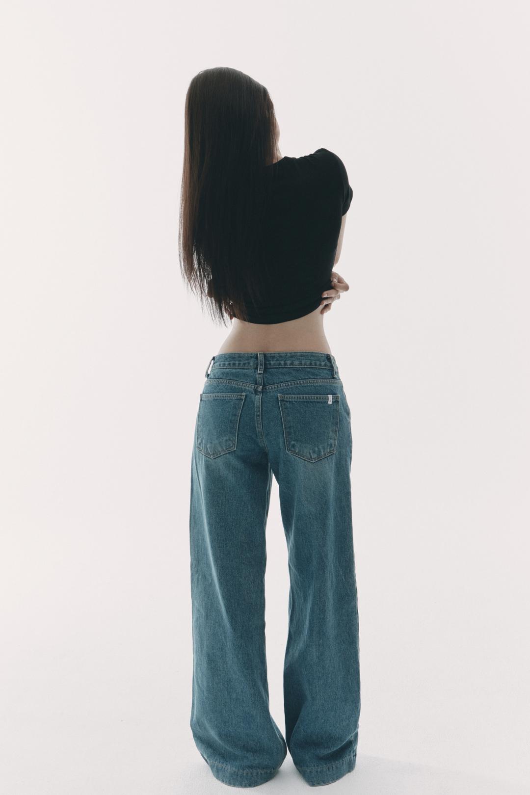 Low-rise Girlfriend Jeans