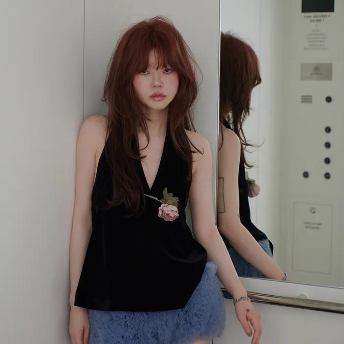 3차 velvet flare halter neck top