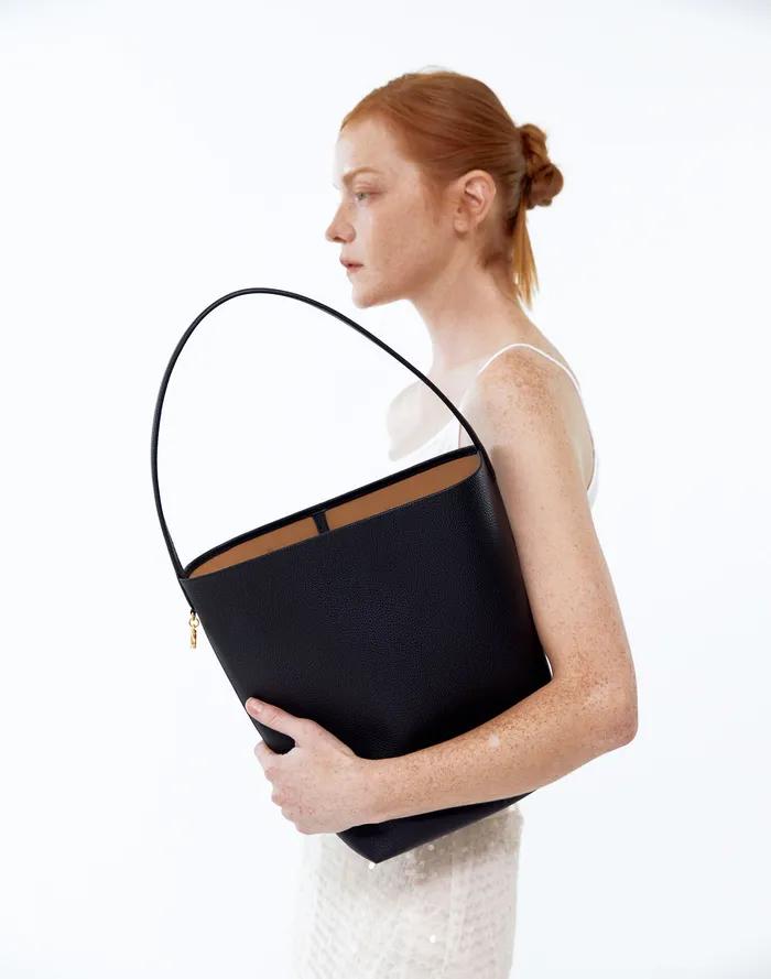 [파니에] 블랙 레더 데일리 버킷백 L AABA6E200BK