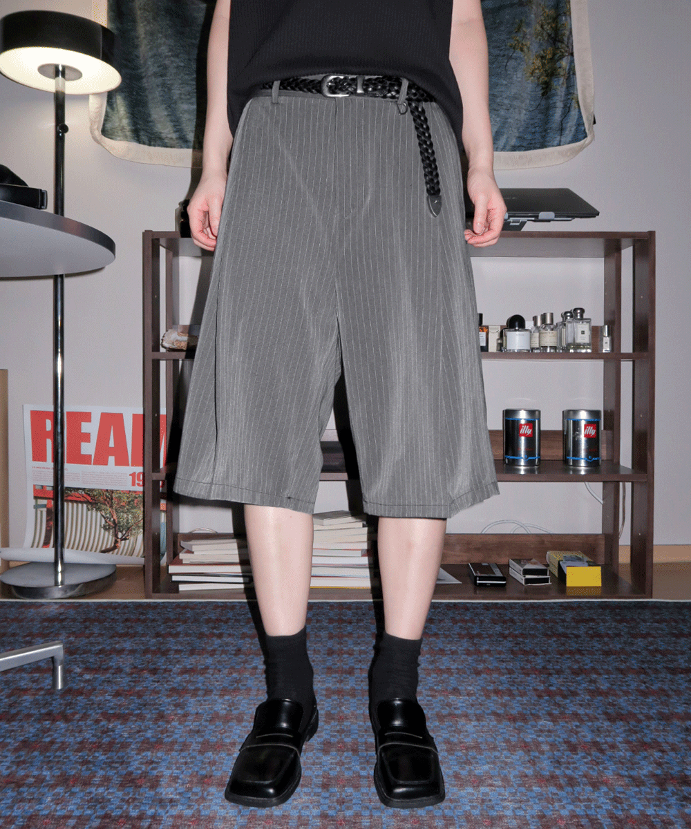 [UNISEX] D링 스트라이프 버뮤다 슬랙스 (2 Color)