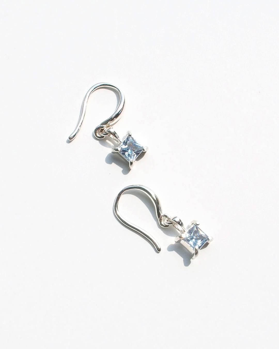 Trevi earrings (white / blue)