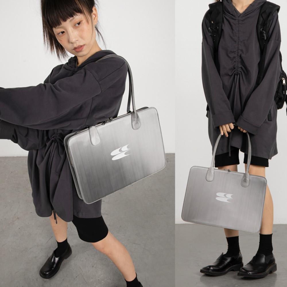 CRYINGCENTER 크라잉센터 가방 노트븍 실버 파우치 케이스 맥북 아이패드 가방