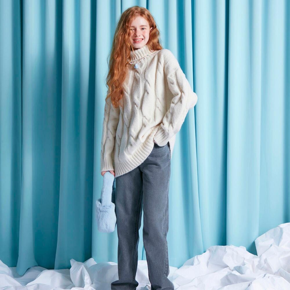 터틀넥 꽈배기 롱 니트