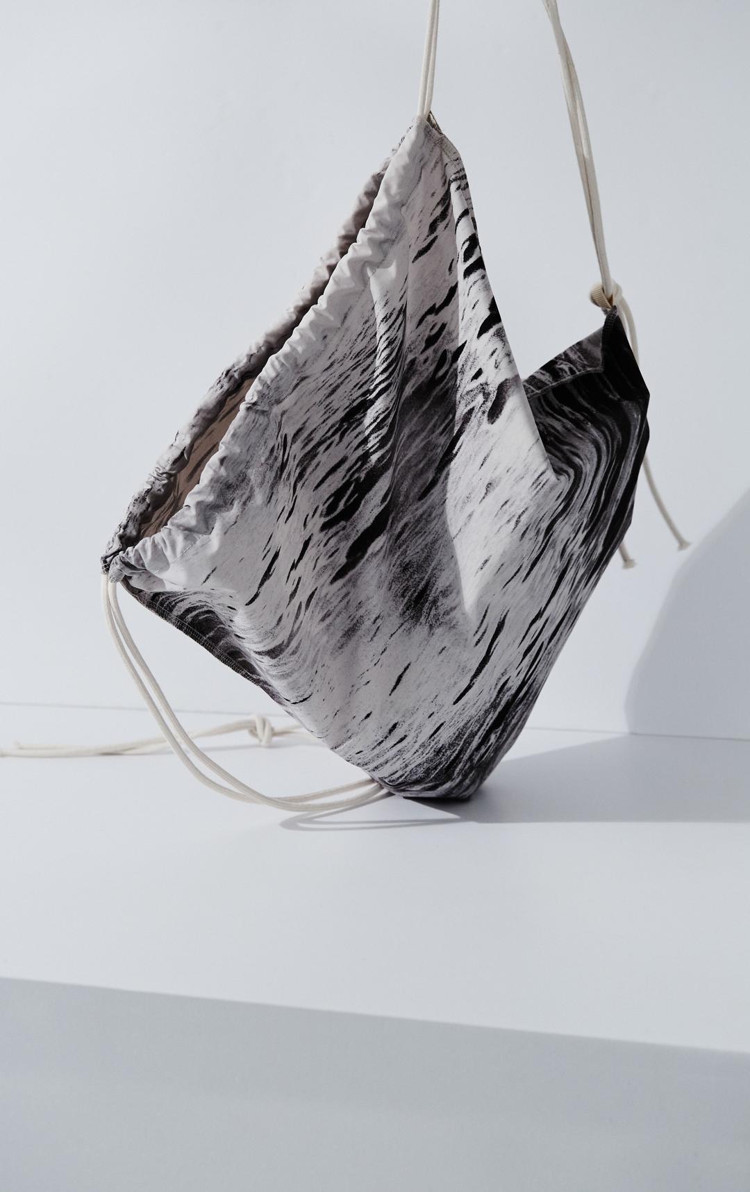 Gray scale string bag