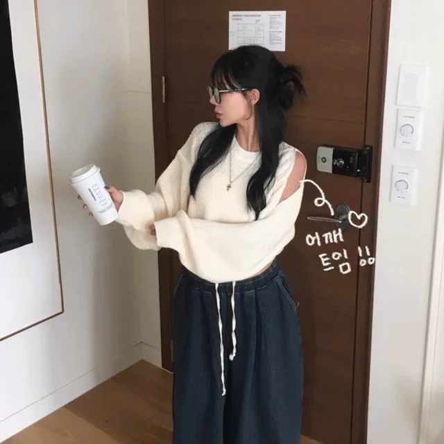 [❤후기극찬템❤/말라핏] 어깨트임 여리 유니크 언발 긴팔 니트 티셔츠