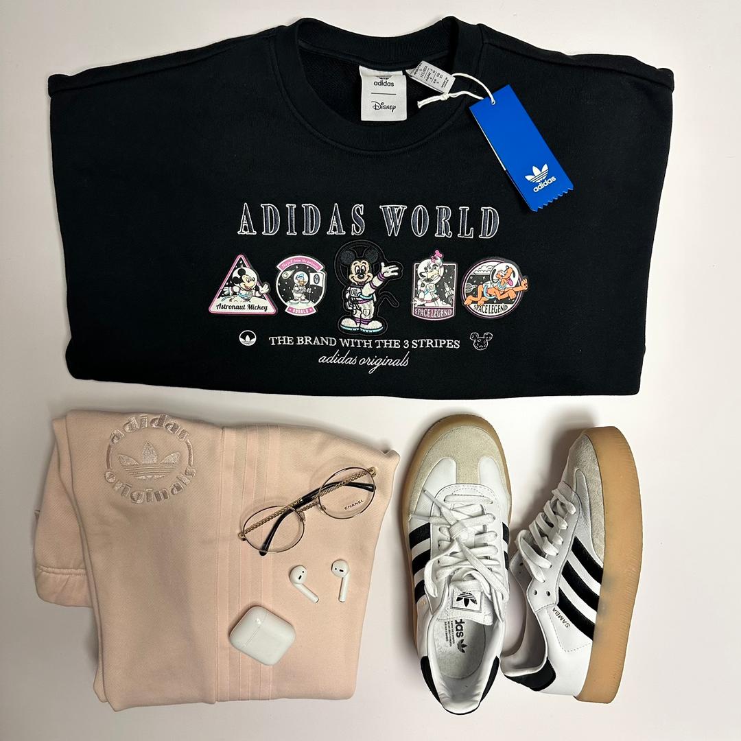 국내매장)아디다스 우먼 디즈니 프린팅 패치 스웻셔츠 맨투맨(2컬러)