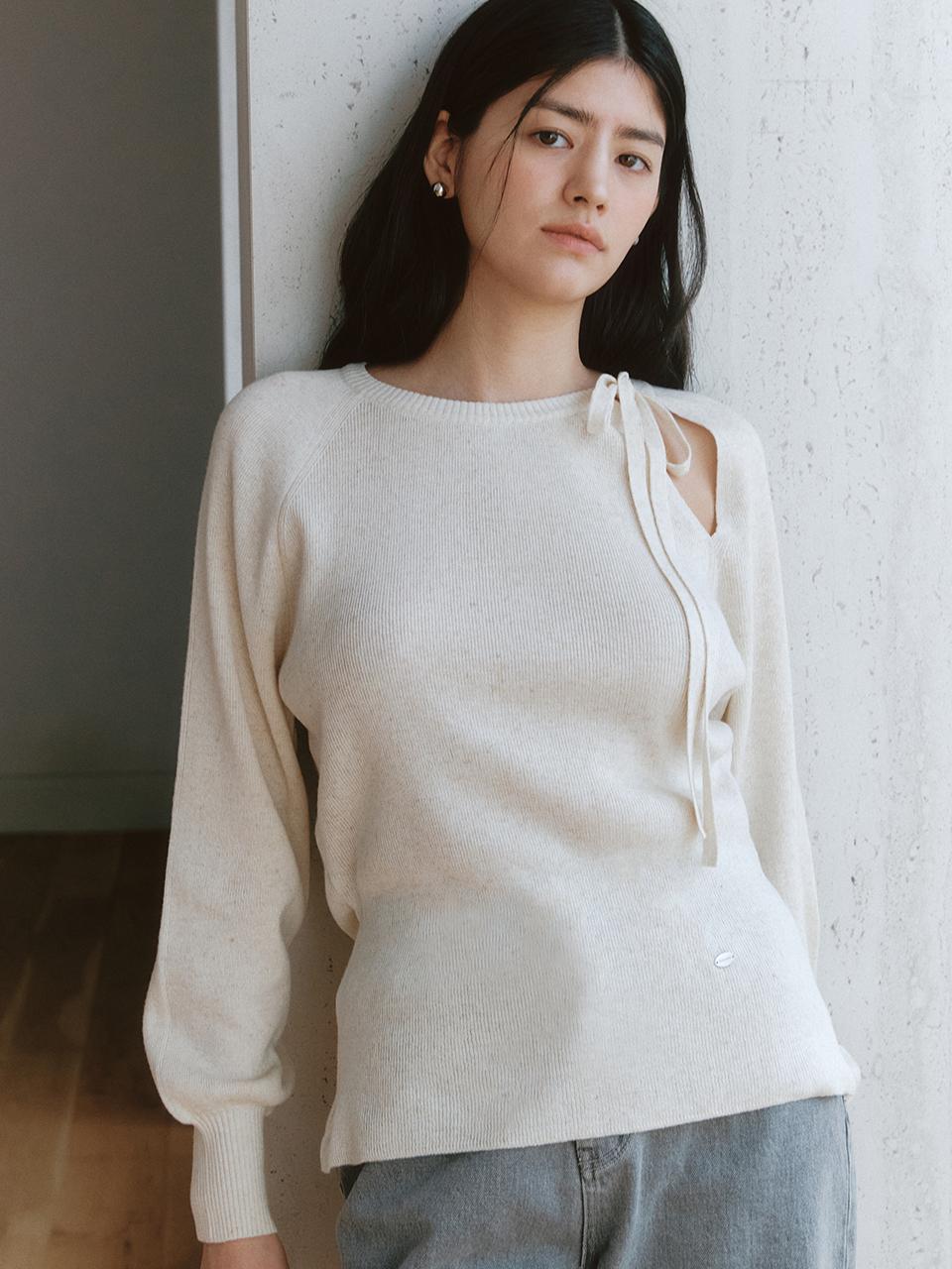 comos 1345 cut-out back button knit (cream)