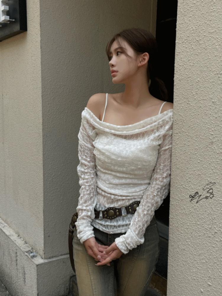 리아 레이스 드레이프 오프숄더 티 (2color)