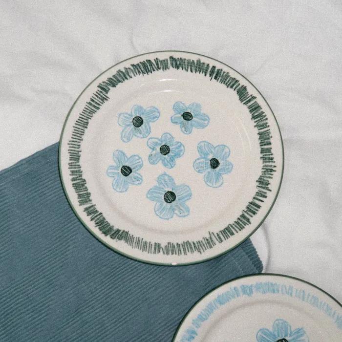 green line skyblue flower plate