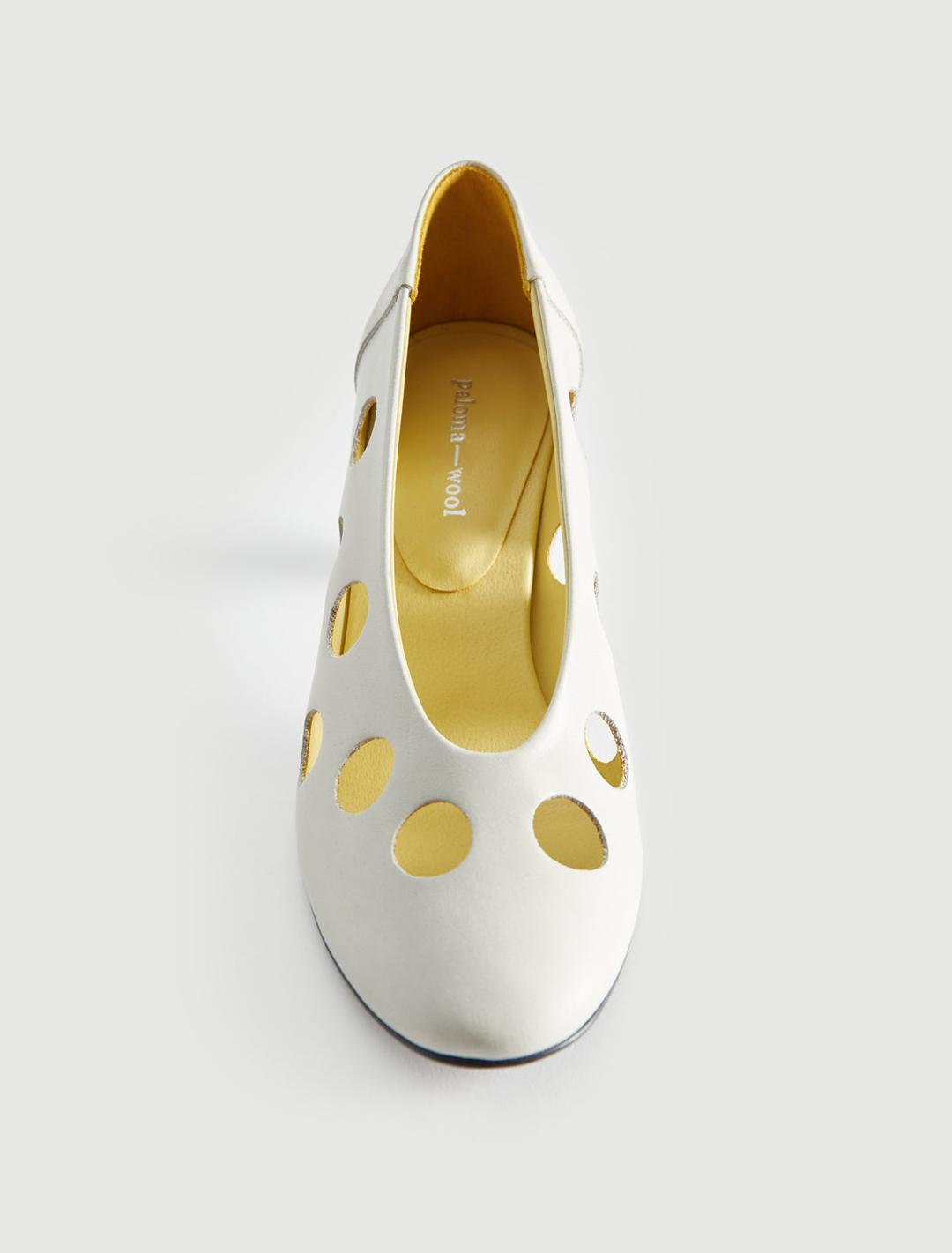 UMA DOT-Off-white pump with perforated leather in a polka dot pattern