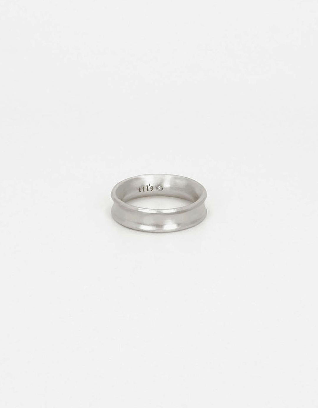 Hourglass ring