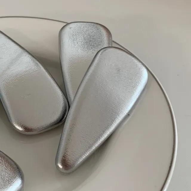 [당일출고] 실버 메탈 삼각 헤어핀 헤어삔 똑딱핀 똑딱삔 Y2K 키치한 아이돌 공연 무대