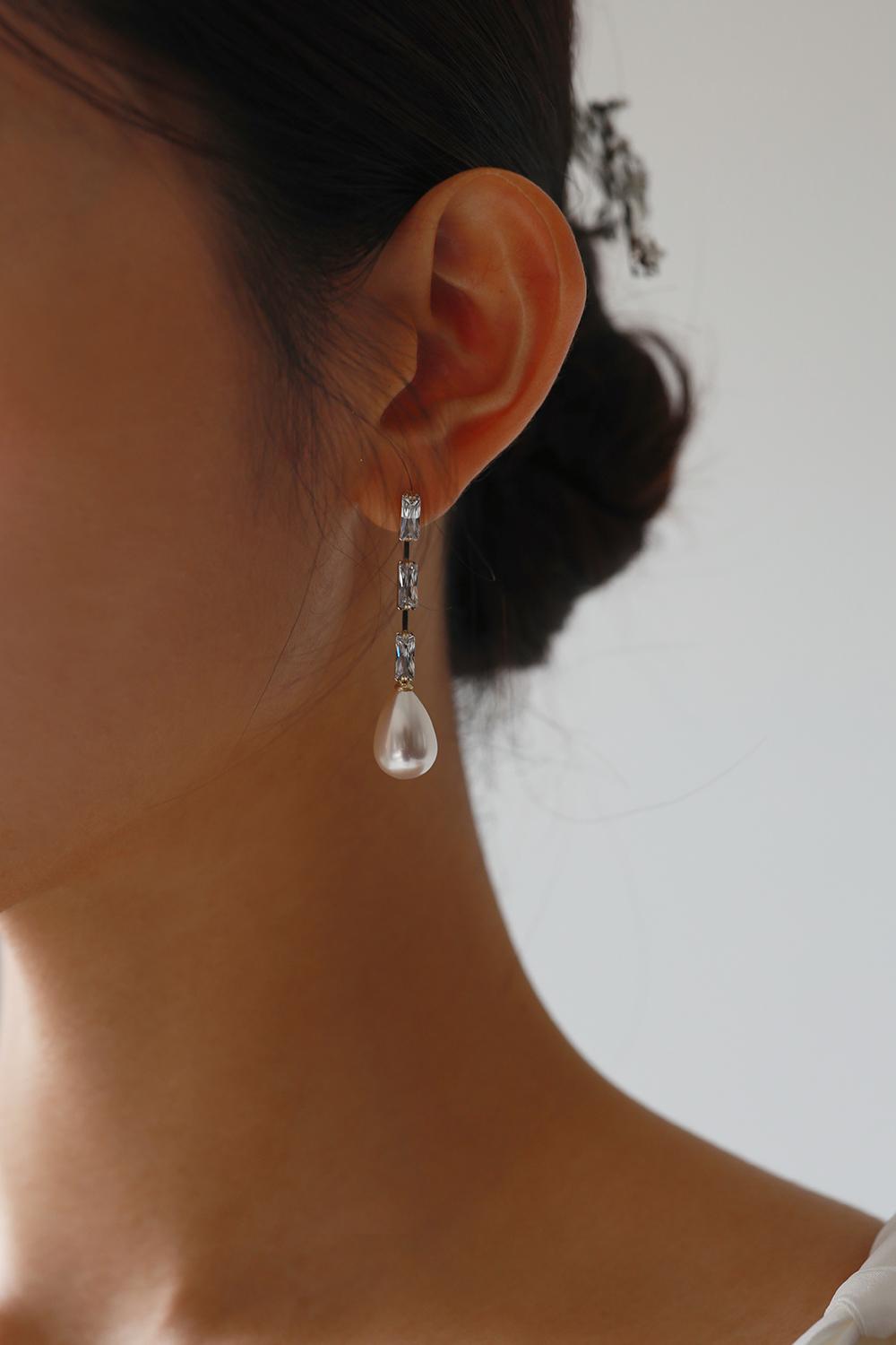 (시즌오프세일) 레미 드롭 귀걸이 ERB0985