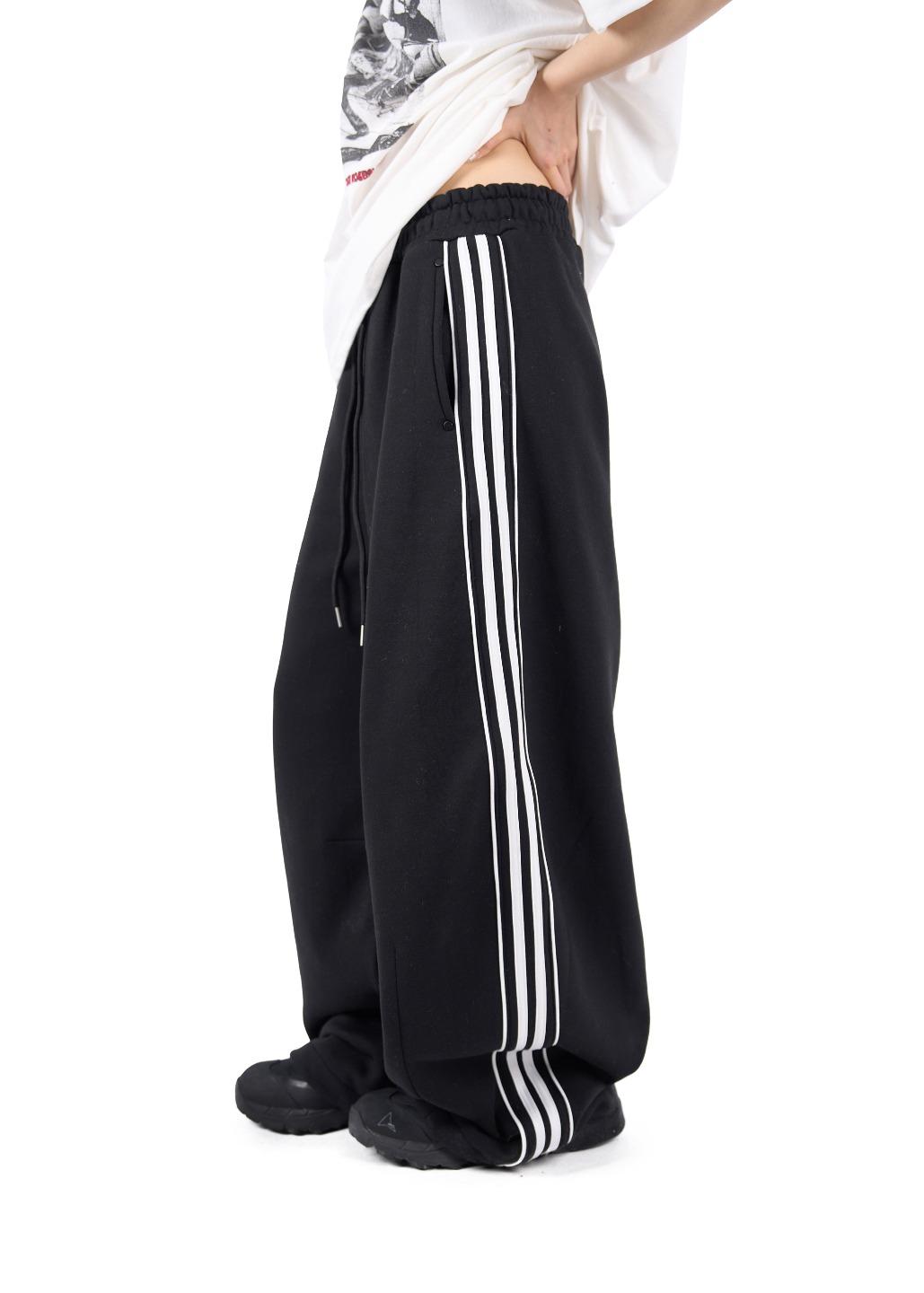 릿킴 TRACK EMBO SWEAT PANTS