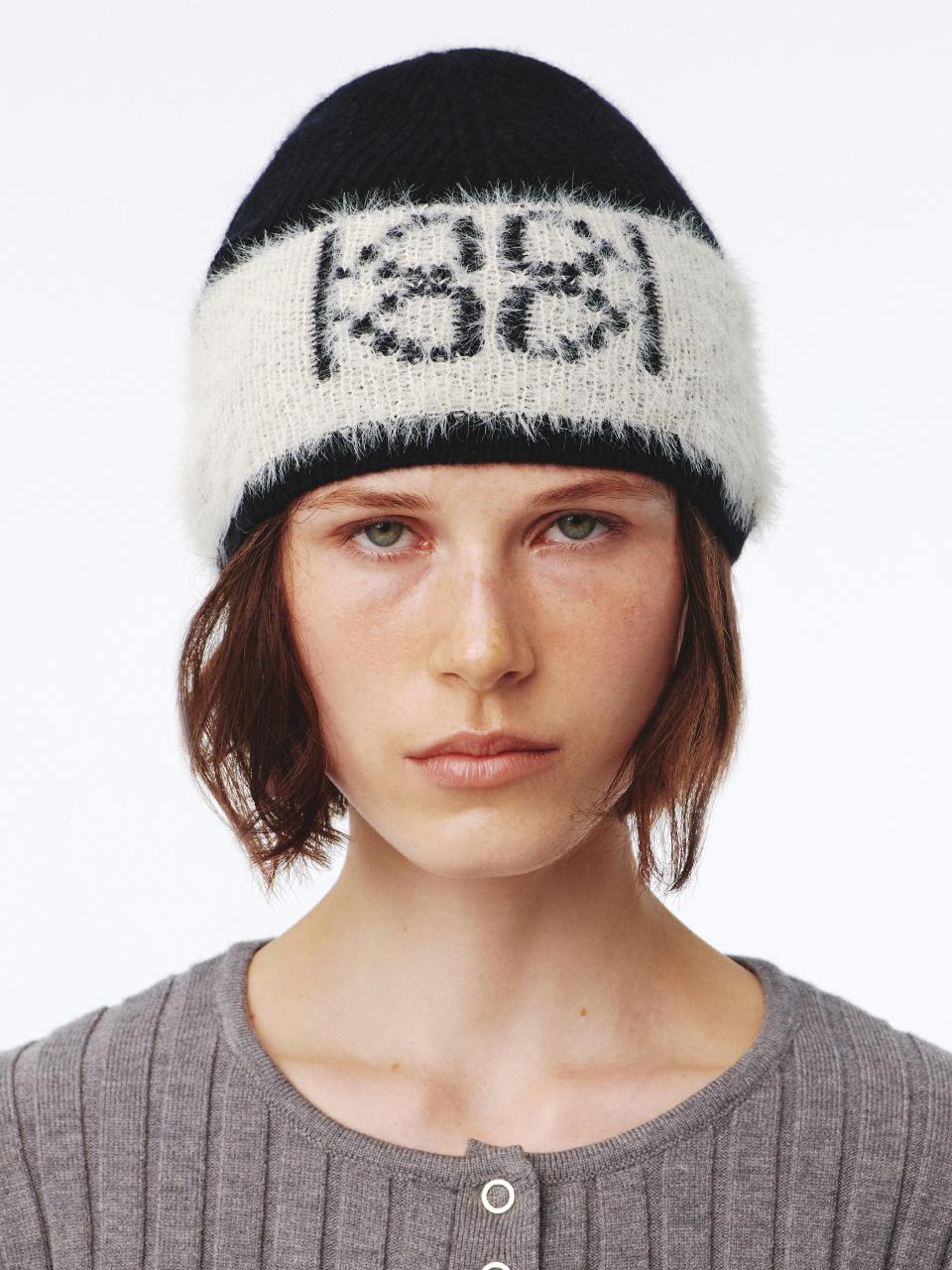 [2차 리오더] Emblem Knit Beanie UNISEX Black Ivory