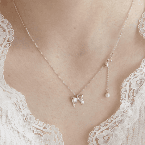 Ribbon pearl drop necklace