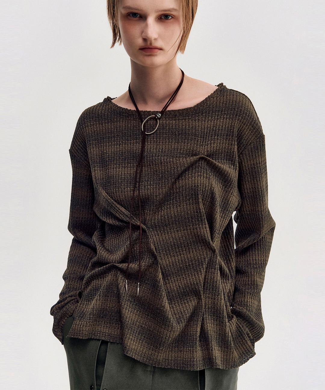 [09/26(금) 예약배송] DOZI - Raw Edge Pinched Pullover _ BROWN
