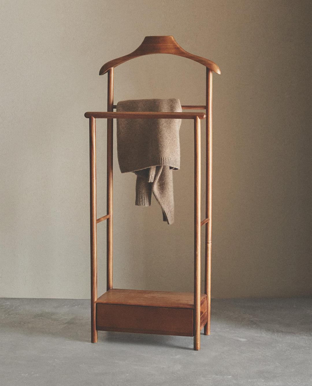 아카시아 나무 수트 스탠드