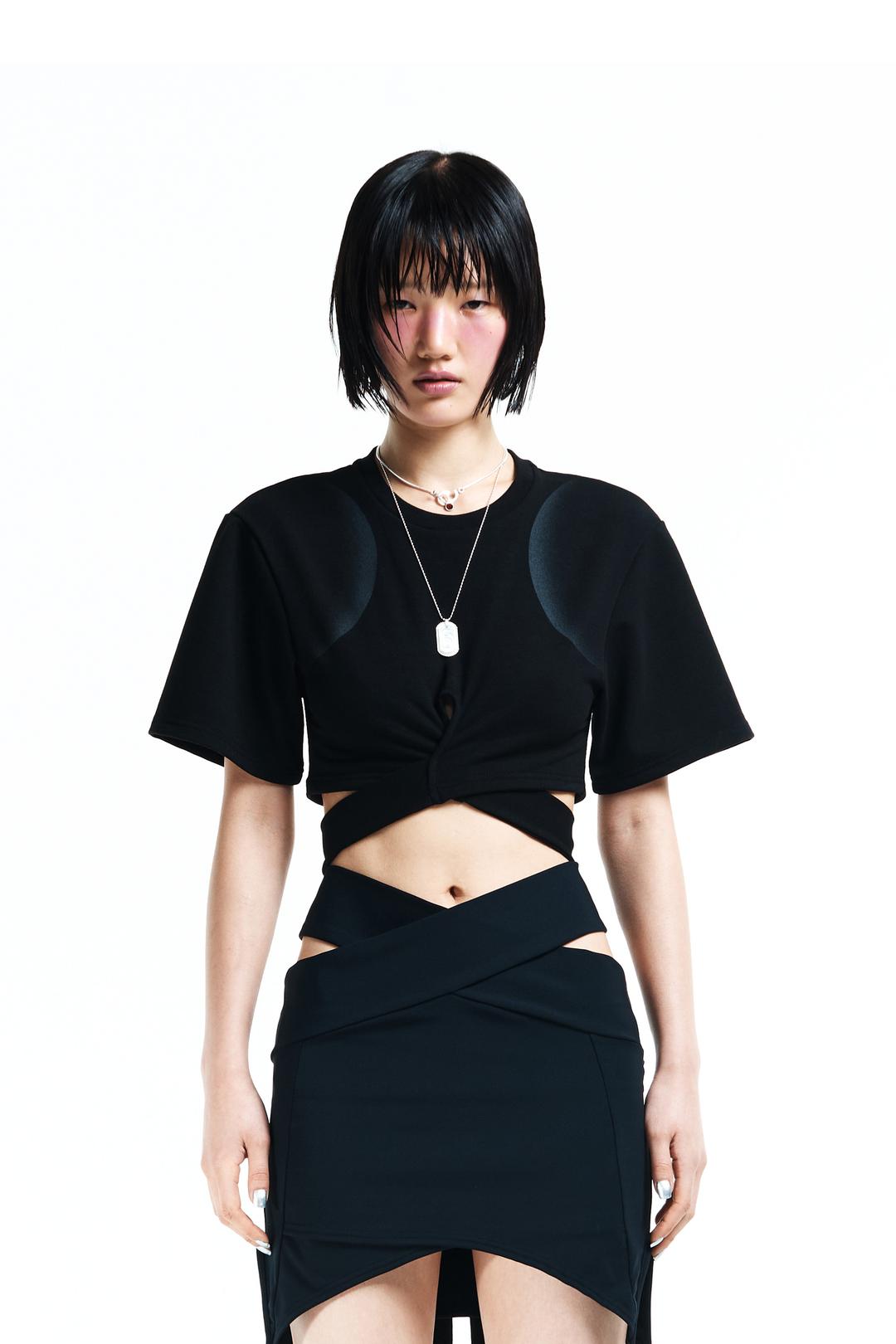 CROP TWIST WRAP UP TEE (BLACK)