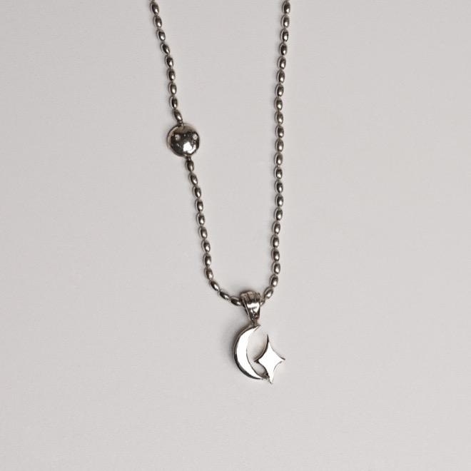 lunaire necklace 02
