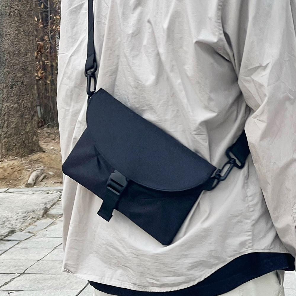 [4차입고완료!]브루원 남녀공용 미니멀리즘 데일리 여행 버클 사각 미니 숄더백 체스트백 크로스백